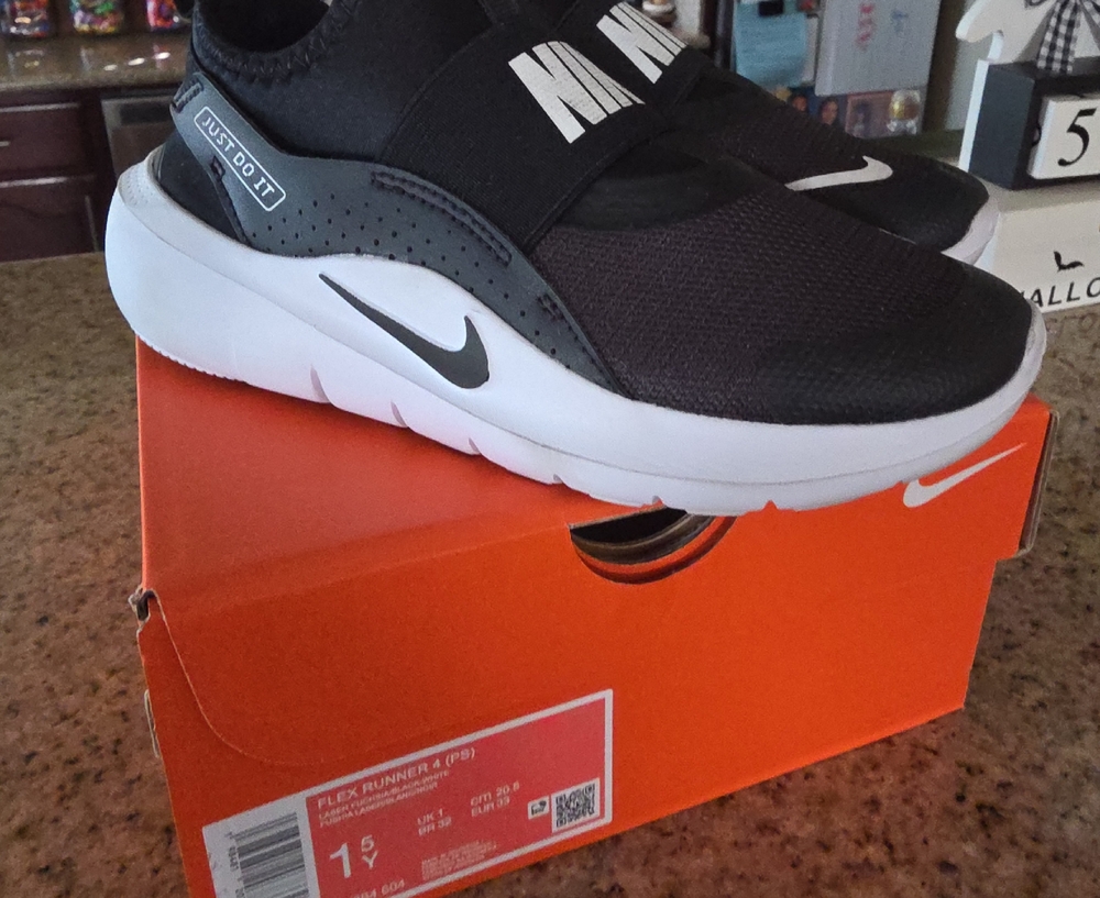 Nike Kids Flex Runner Sneakers - Black and White